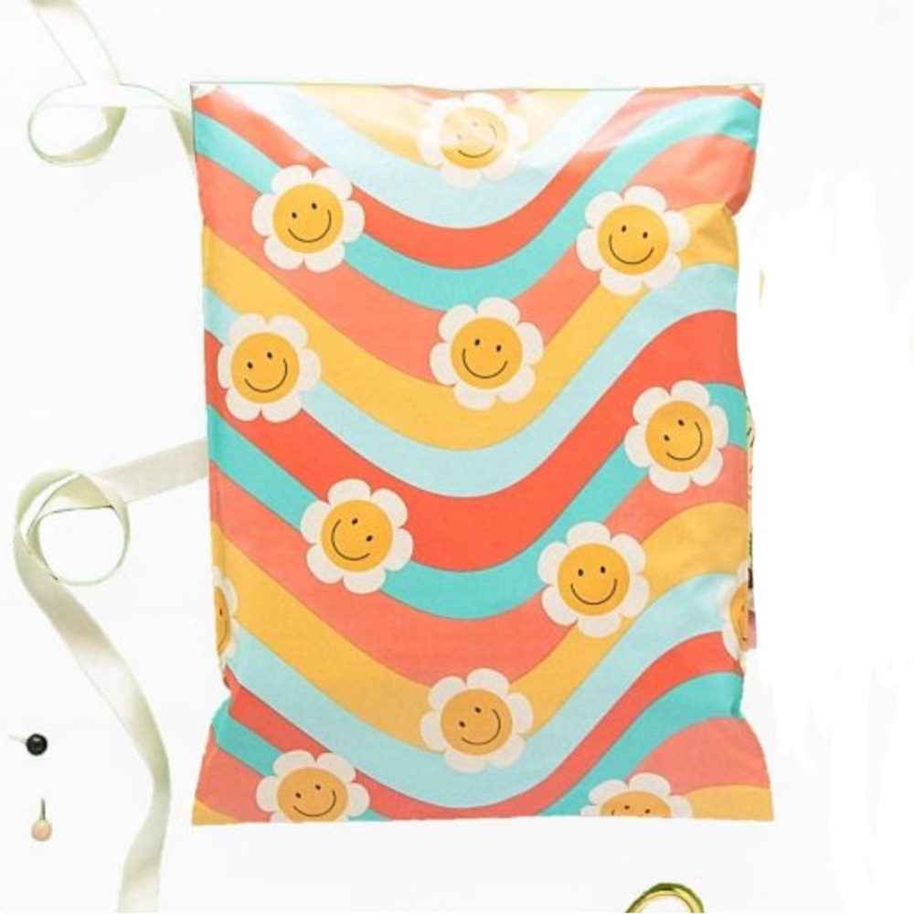 (15) Wavy Daisy Happy Face Poly mailers 14x17